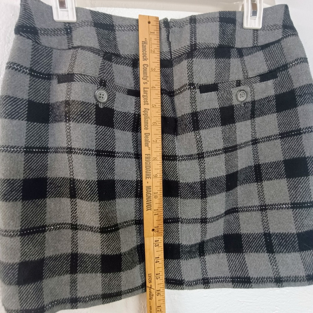 GAP Black Plaid Skirt Women's Size 6 Lined Skirt Large Button Accents Zip Y2K - Picture 3 of 7